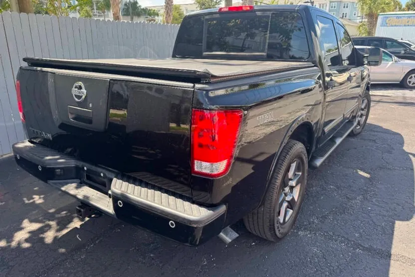 2012 Nissan Titan SV photo 1