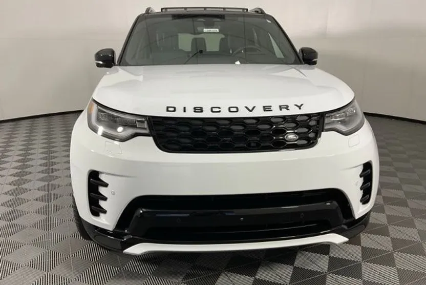 2024 Land Rover Discovery P360 Dynamic SE photo 1
