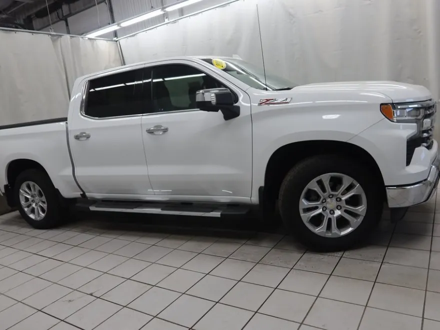 2023 Chevrolet Silverado 1500 LTZ photo 1