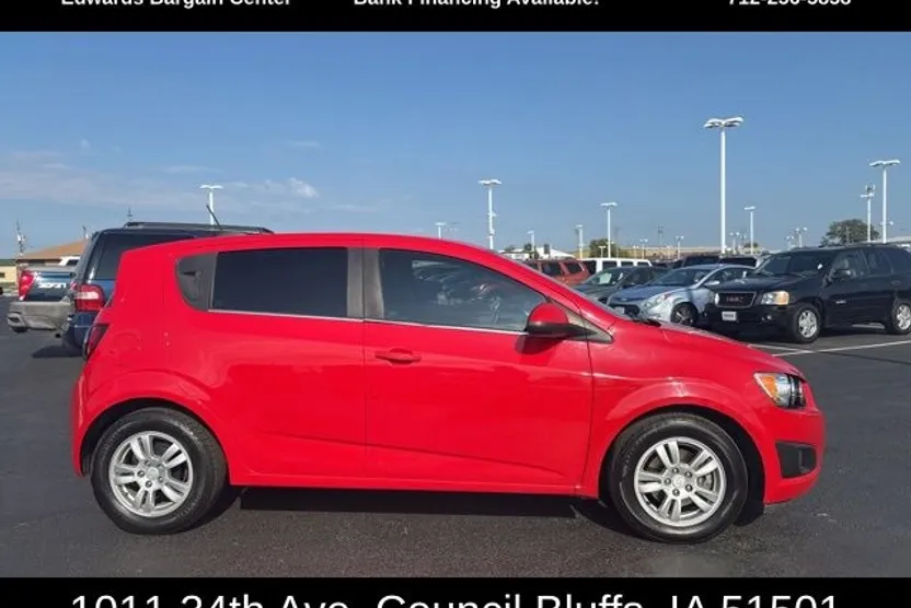 2016 Chevrolet Sonic LT photo 1