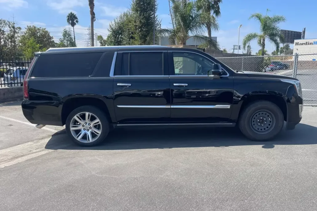 2019 Cadillac Escalade ESV Premium Luxury photo 1