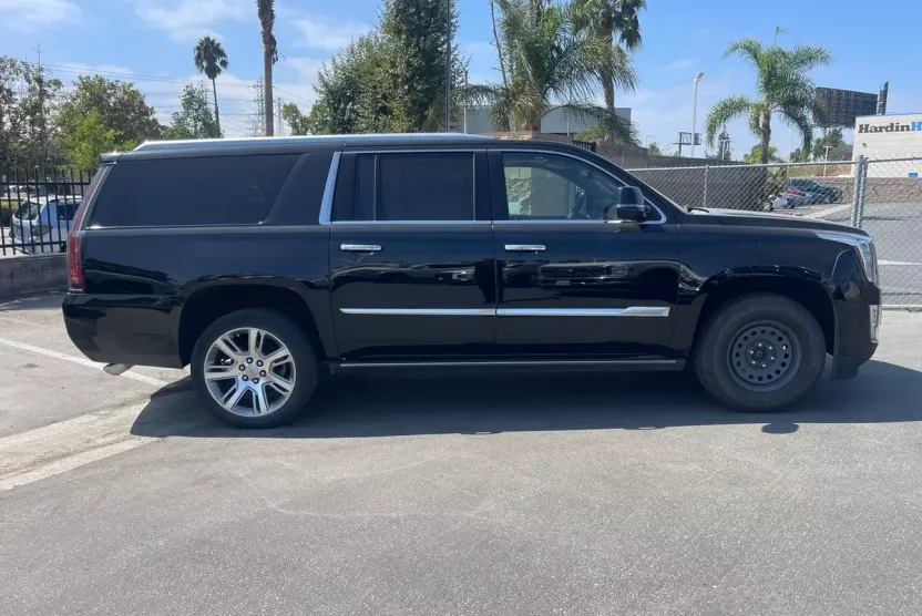 2019 Cadillac Escalade ESV Premium Luxury photo 1