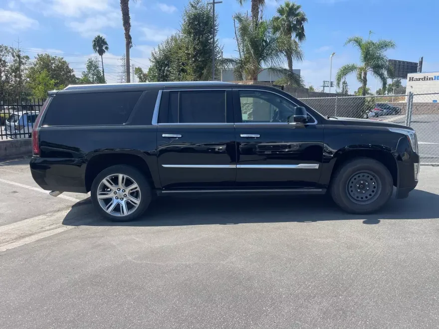2019 Cadillac Escalade ESV Premium Luxury photo 1