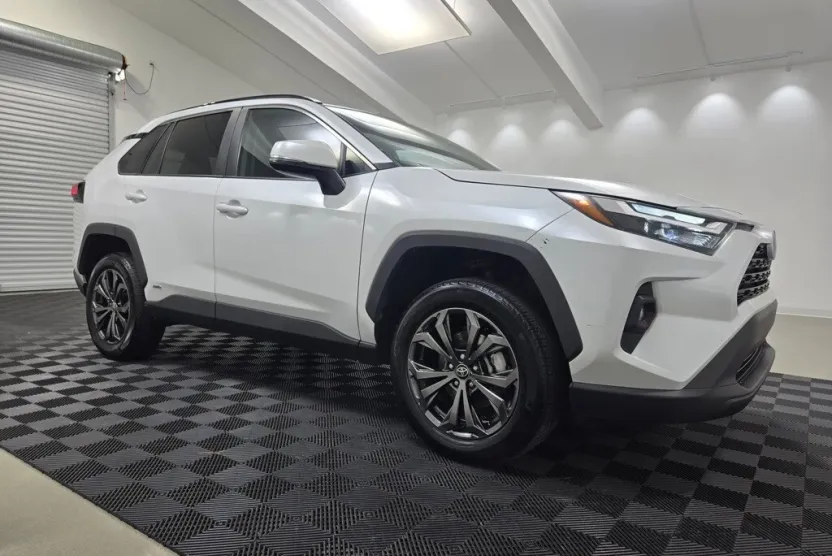 2023 Toyota RAV4 Hybrid XLE Premium photo 1