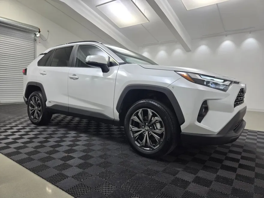 2023 Toyota RAV4 Hybrid XLE Premium photo 1