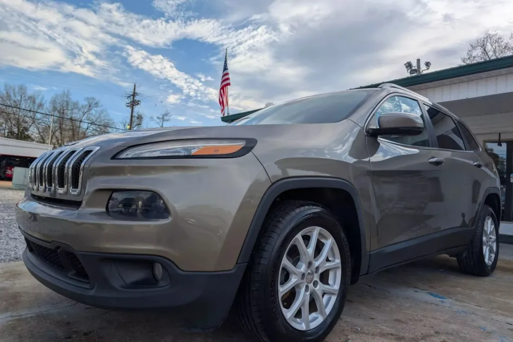 2016 Jeep Cherokee Latitude Sport photo 1