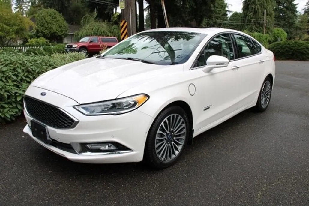 2017 Ford Fusion Energi Platinum photo 1