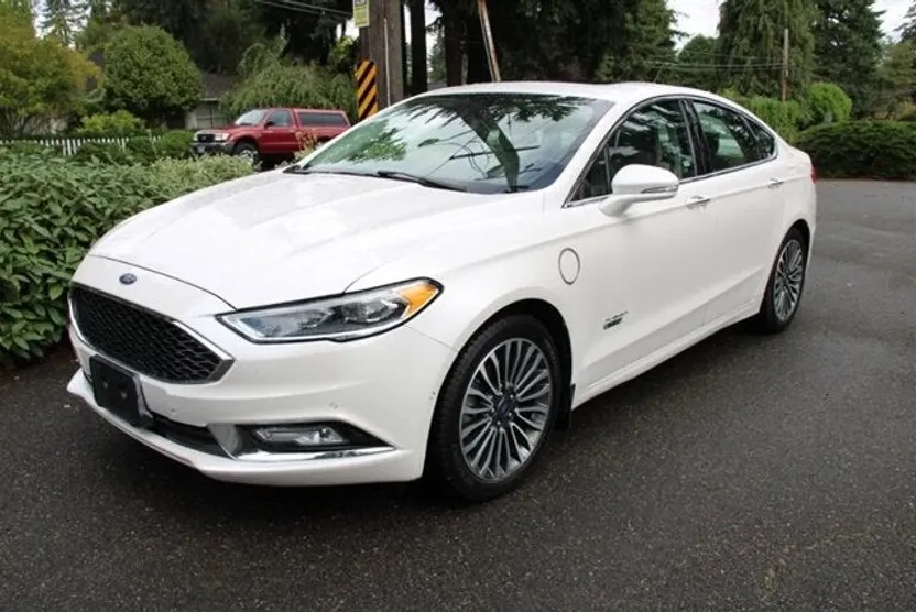 2017 Ford Fusion Energi Platinum photo 1