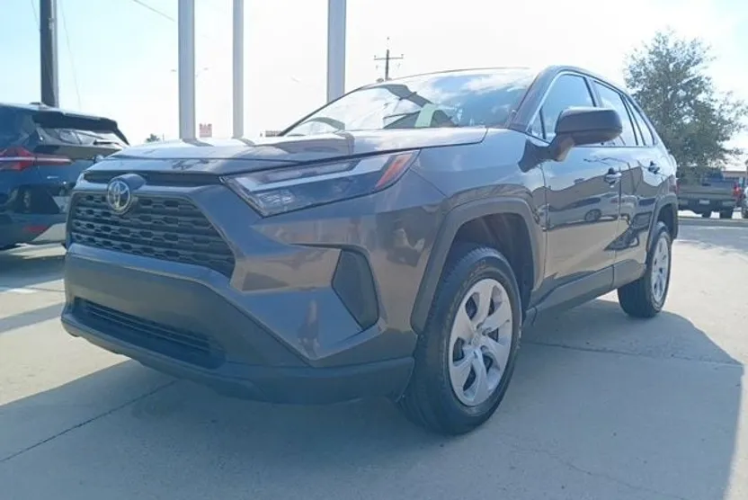 2024 Toyota RAV4 LE photo 1