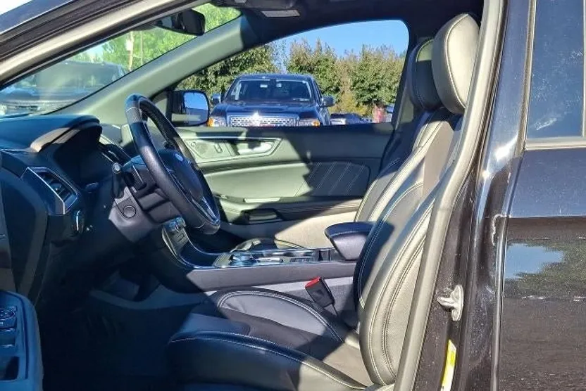 2022 Ford Edge ST photo 1