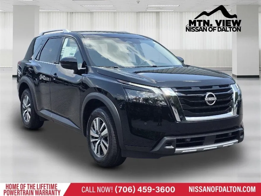2025 Nissan Pathfinder SL photo 1