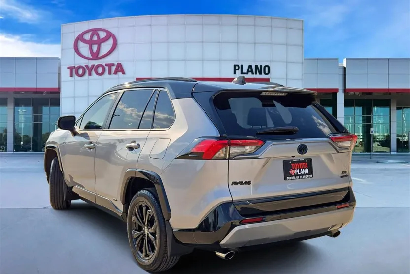 2024 Toyota RAV4 XSE photo 1