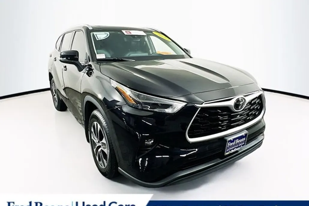 2022 Toyota Highlander XLE photo 1