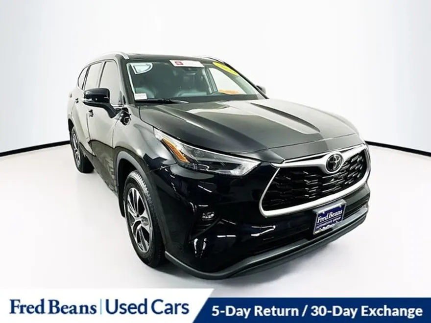 2022 Toyota Highlander XLE photo 1