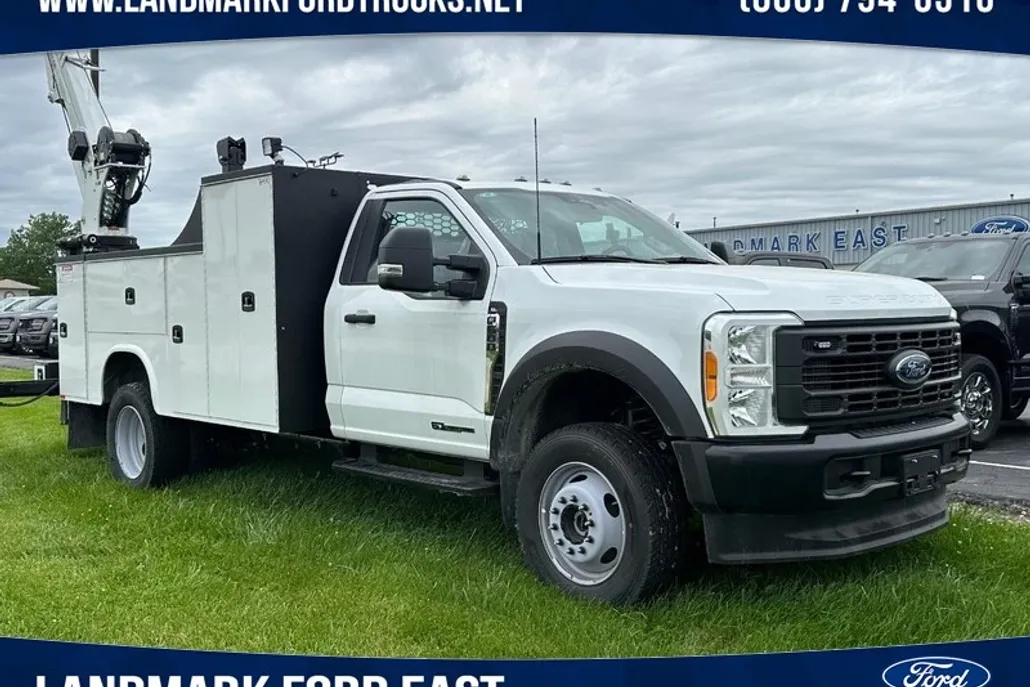 2023 Ford F-600 photo 1