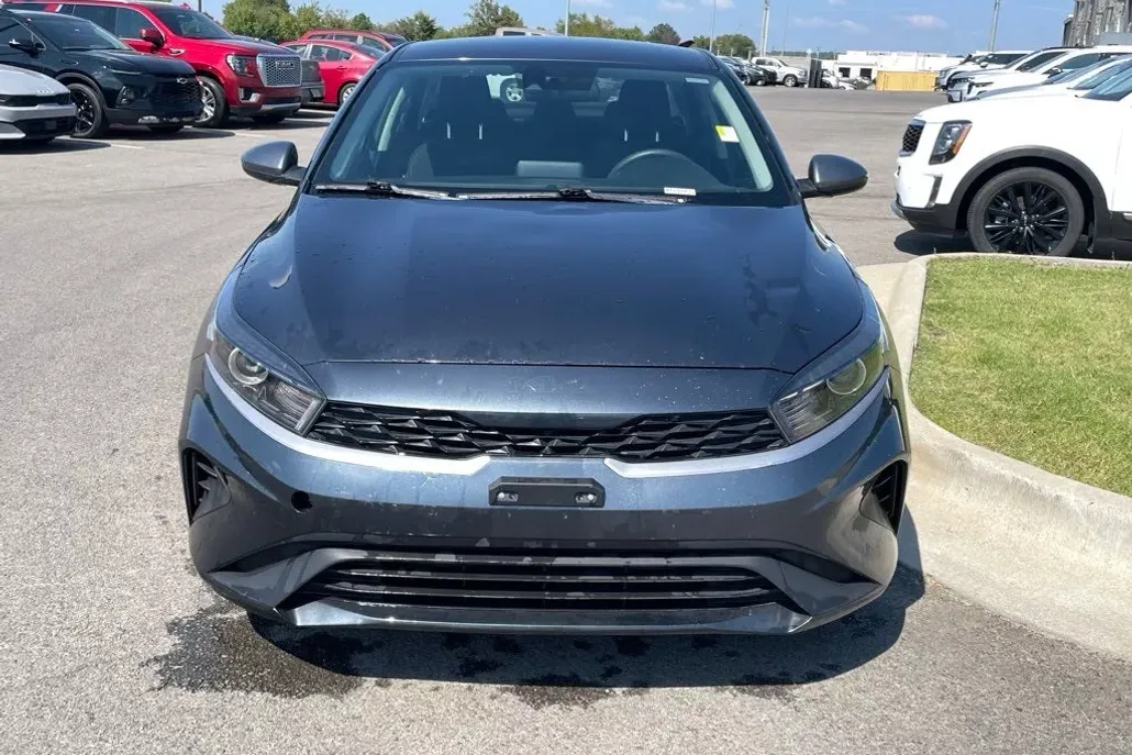 2023 Kia Forte LXS photo 1