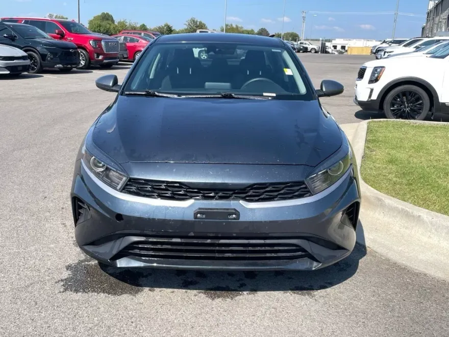 2023 Kia Forte LXS photo 1