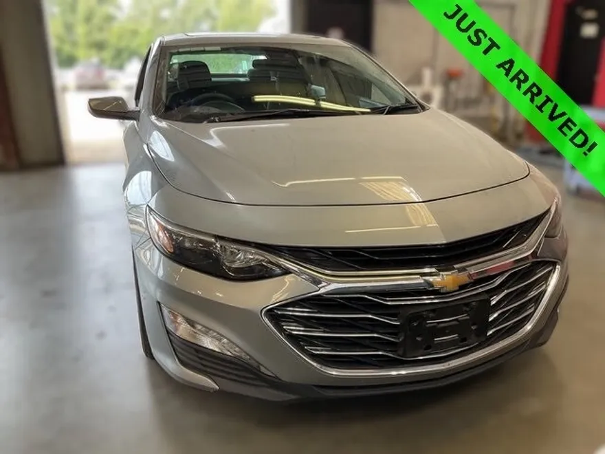 2024 Chevrolet Malibu 1LT photo 1