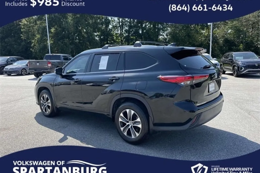 2022 Toyota Highlander XLE photo 1