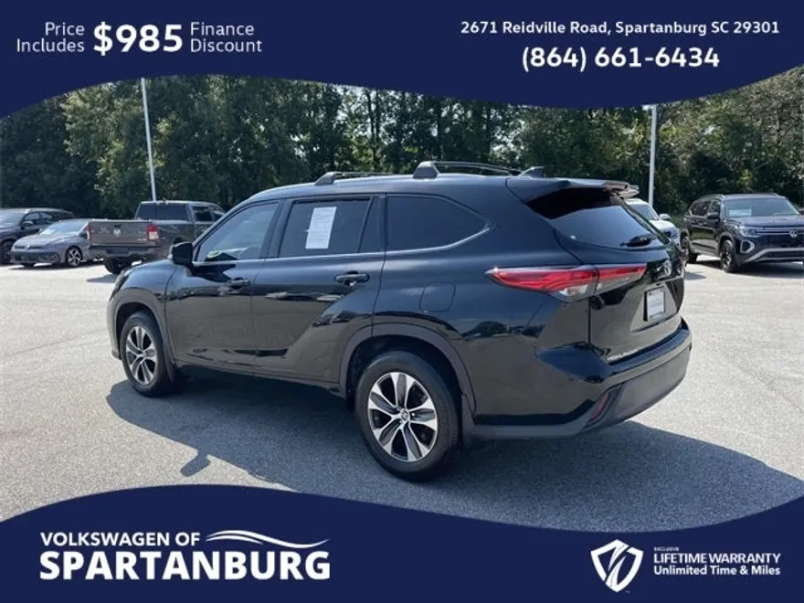 2022 Toyota Highlander XLE photo 1