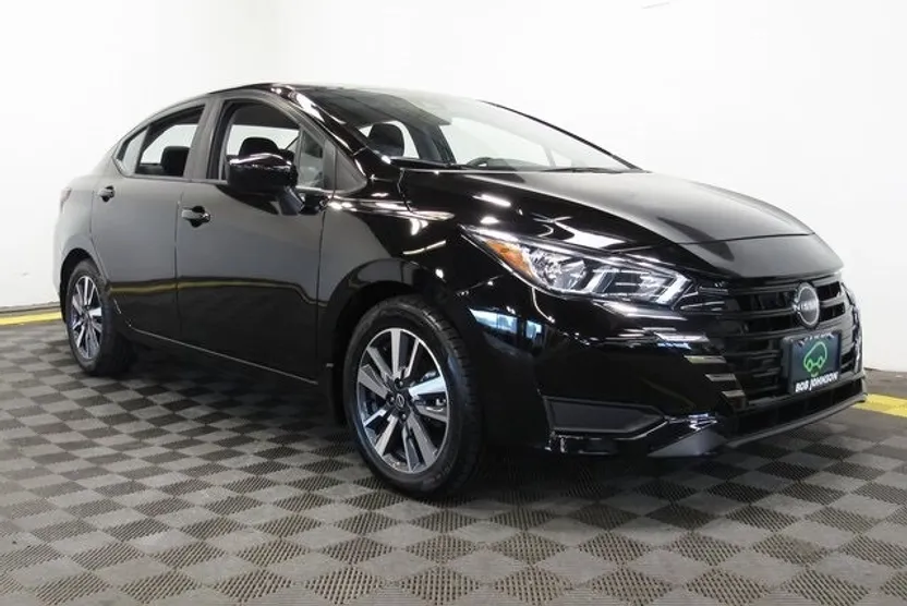 2023 Nissan Versa 1.6 SV photo 1