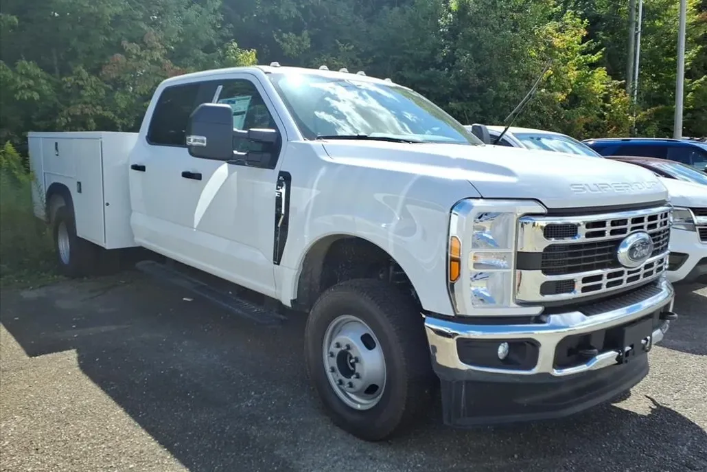 2025 Ford F-350 XL photo 1