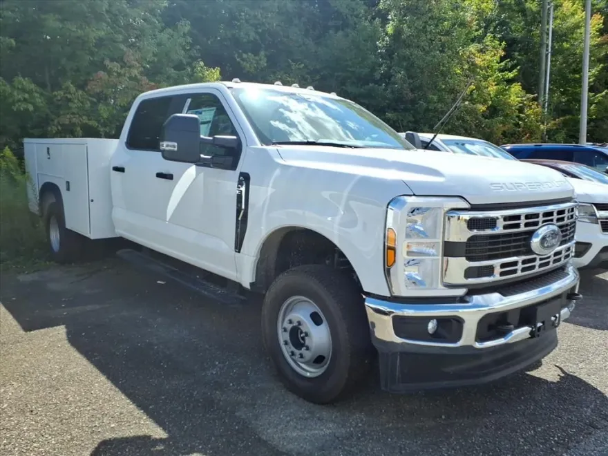 2025 Ford F-350 XL photo 1