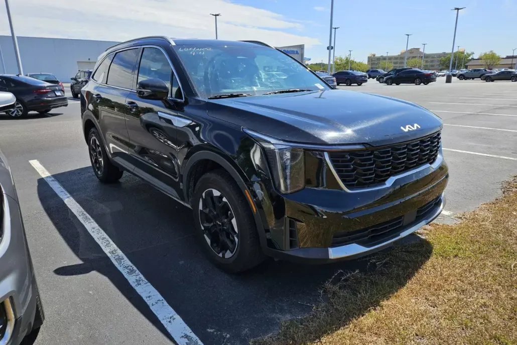 2024 Kia Sorento S photo 1