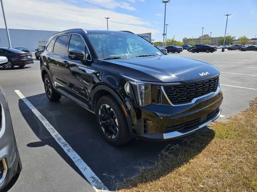 2024 Kia Sorento S photo 1