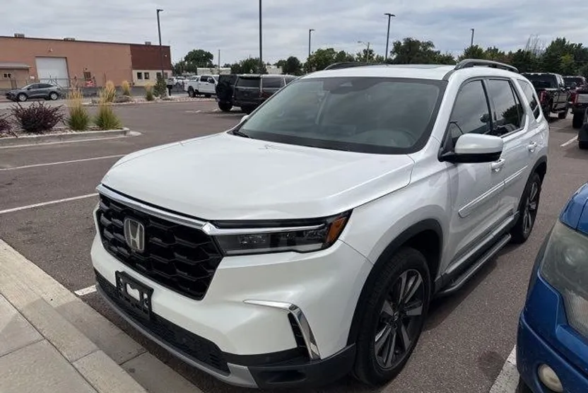 2024 Honda Pilot Touring photo 1