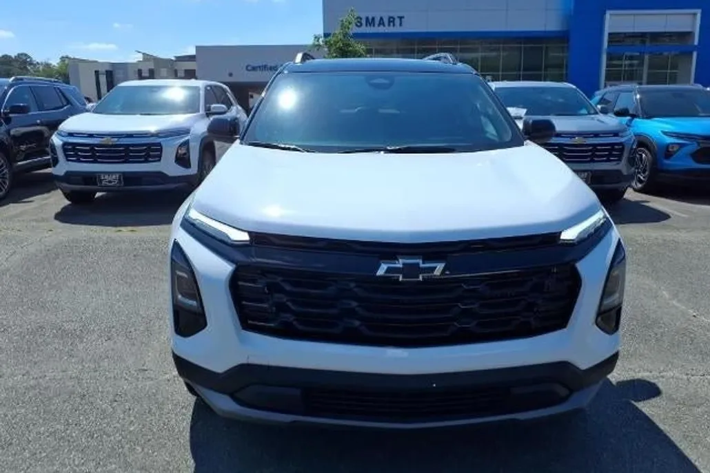 2026 Chevrolet Equinox LT photo 1