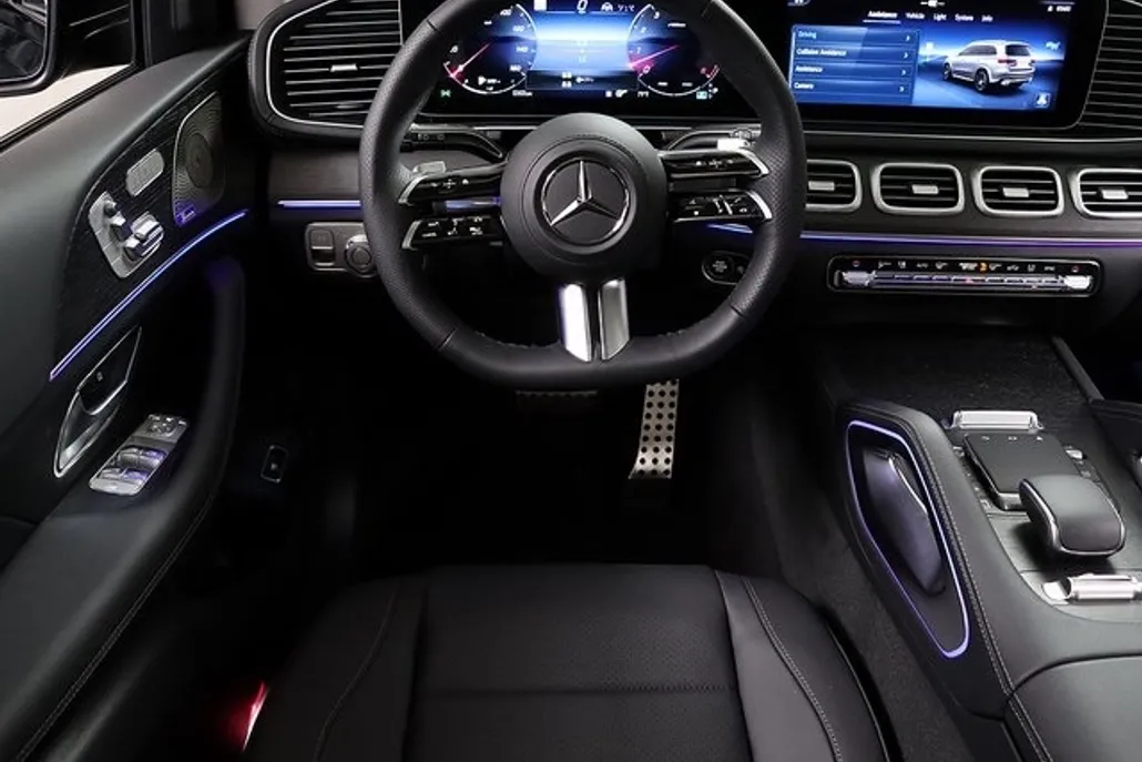 2026 Mercedes Benz GLS 450 4MATIC photo 1
