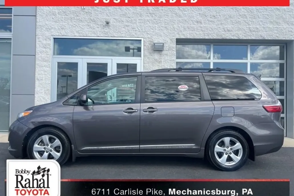2015 Toyota Sienna L photo 1