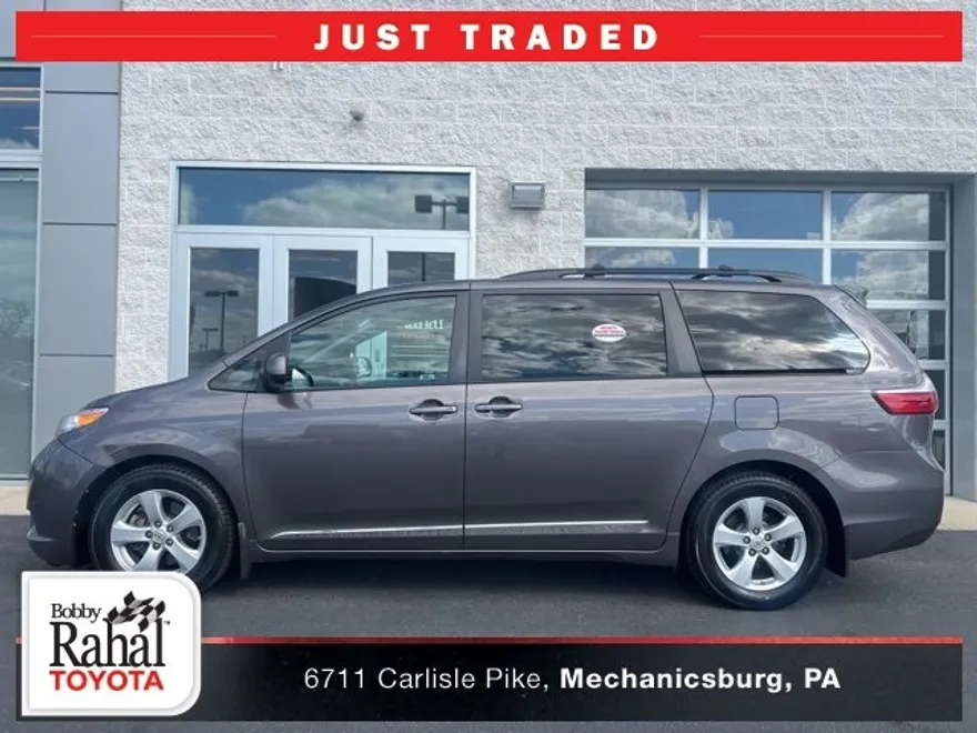 2015 Toyota Sienna L photo 1