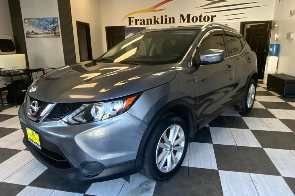 2017 Nissan Rogue Sport SV photo 1