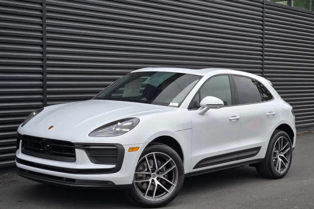 2026 Porsche Macan T photo 1
