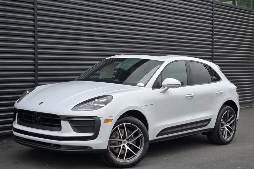 2026 Porsche Macan T photo 1