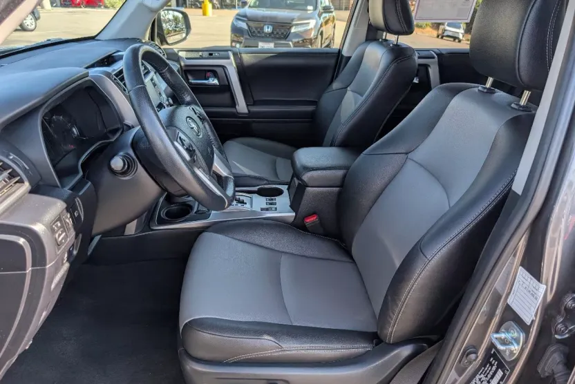 2023 Toyota 4Runner SR5 Premium photo 1