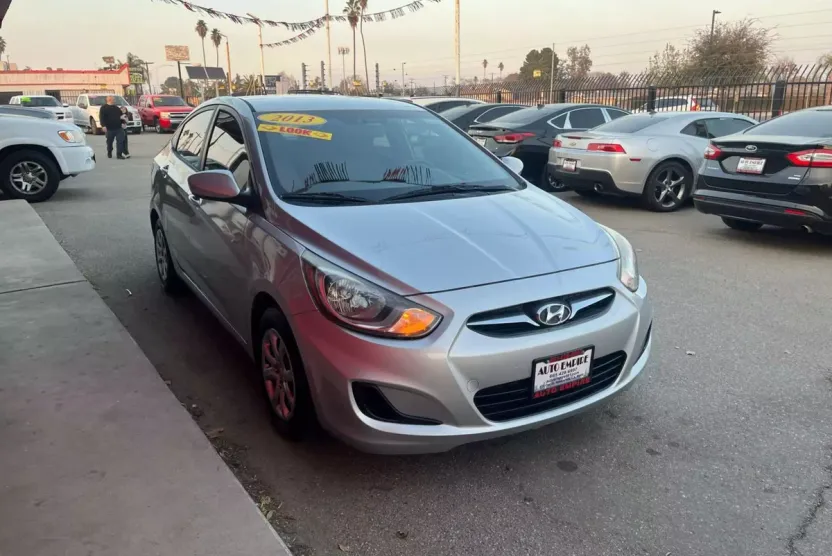 2013 Hyundai Accent GLS photo 1