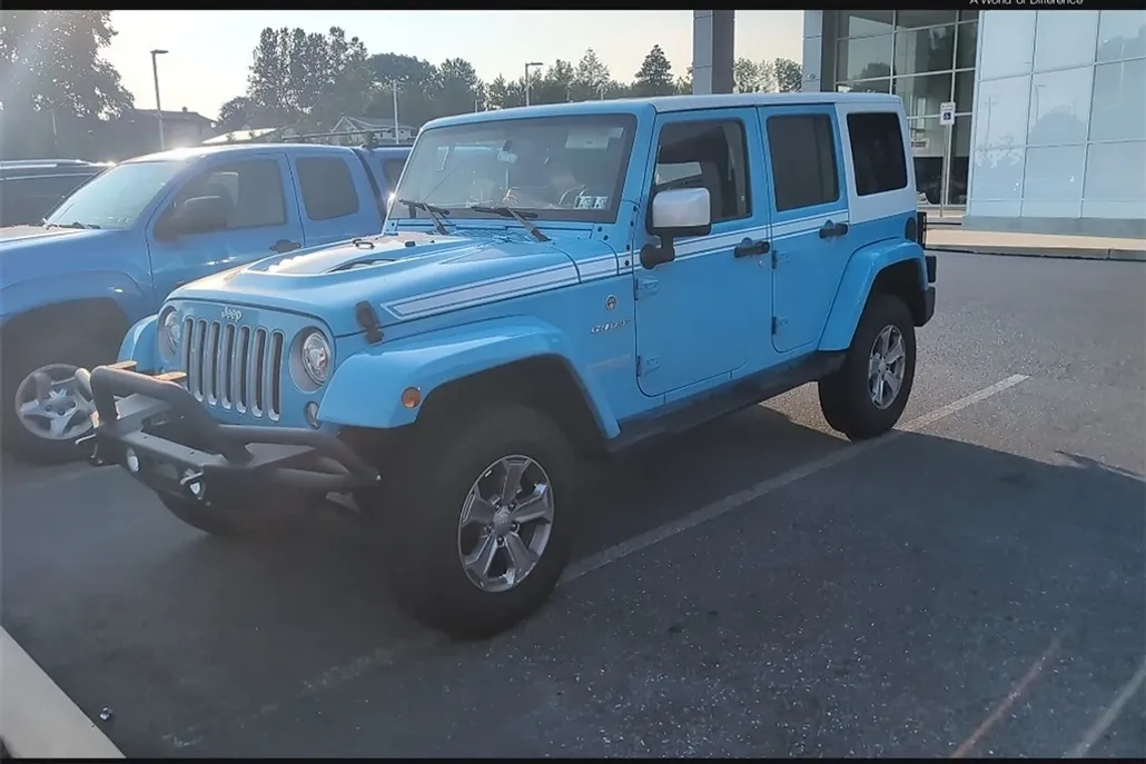 2017 Jeep Wrangler Unlimited Sahara photo 1