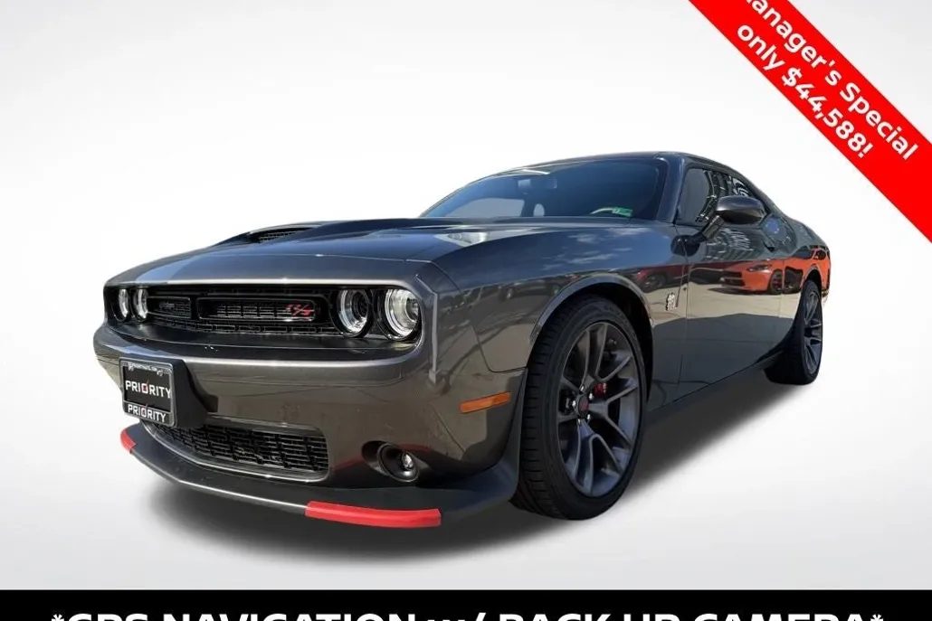 2023 Dodge Challenger R/T Scat Pack photo 1