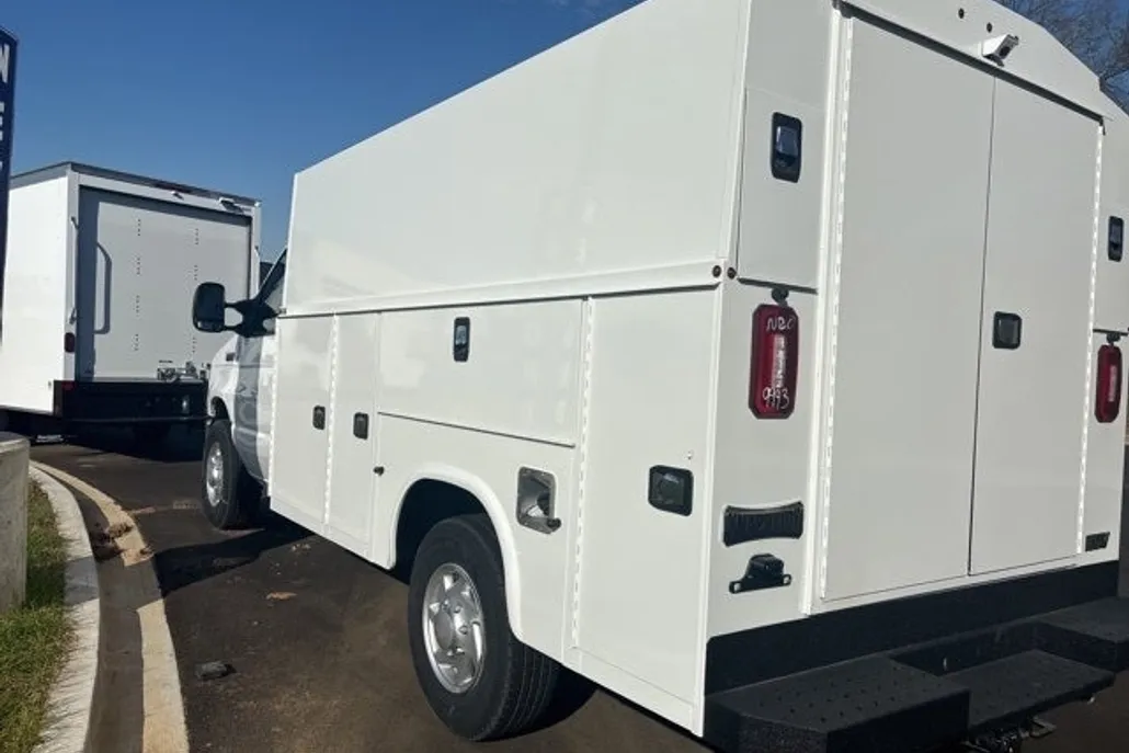 2025 Ford E-350 Base photo 1