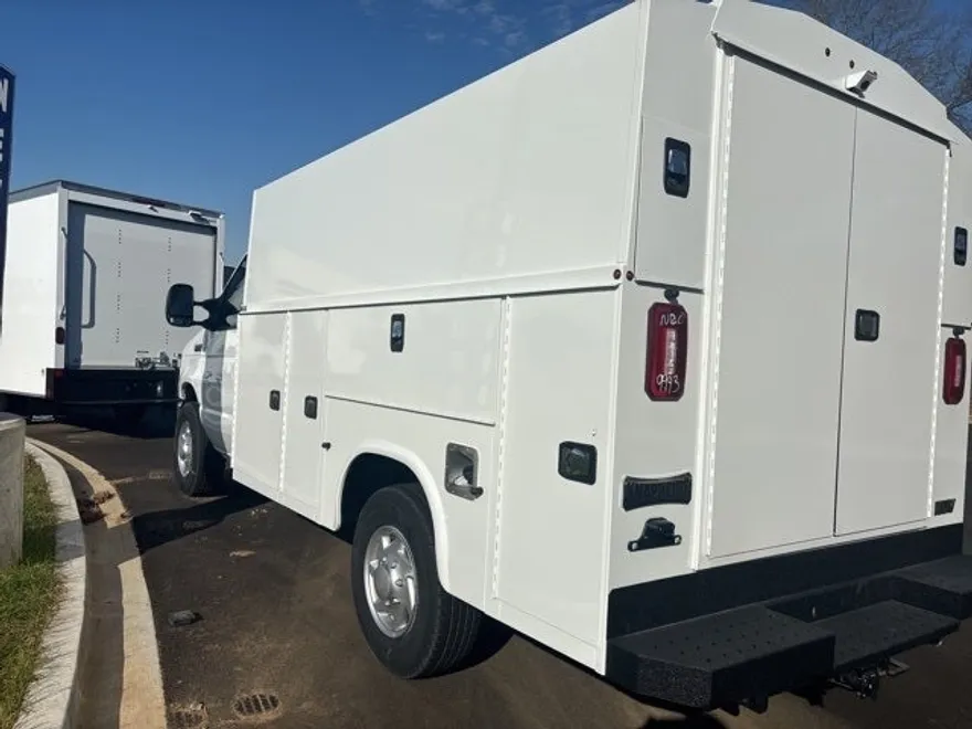 2025 Ford E-350 Base photo 1