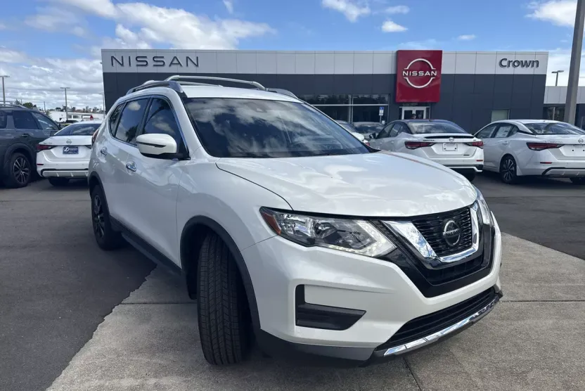 2019 Nissan Rogue SV photo 1