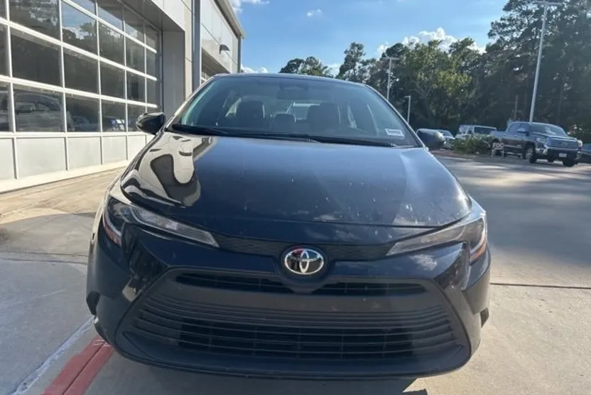 2024 Toyota Corolla LE photo 1