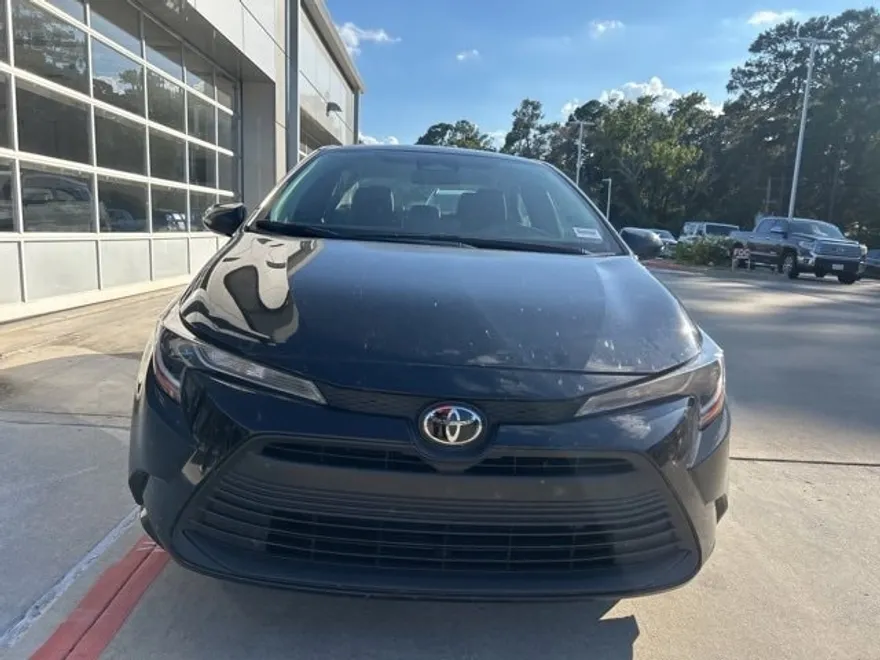 2024 Toyota Corolla LE photo 1