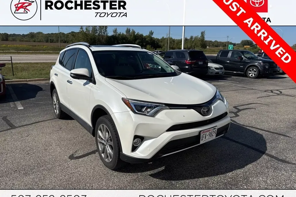2016 Toyota RAV4 Limited photo 1