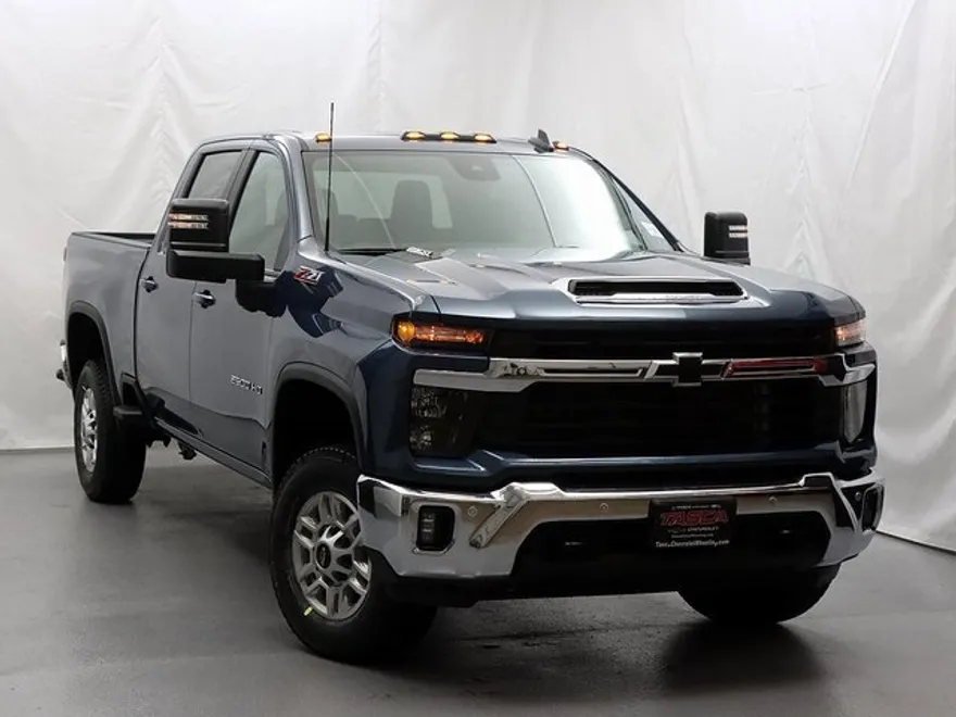2025 Chevrolet Silverado 2500HD LT photo 1