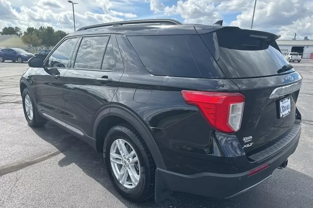2020 Ford Explorer XLT photo 1