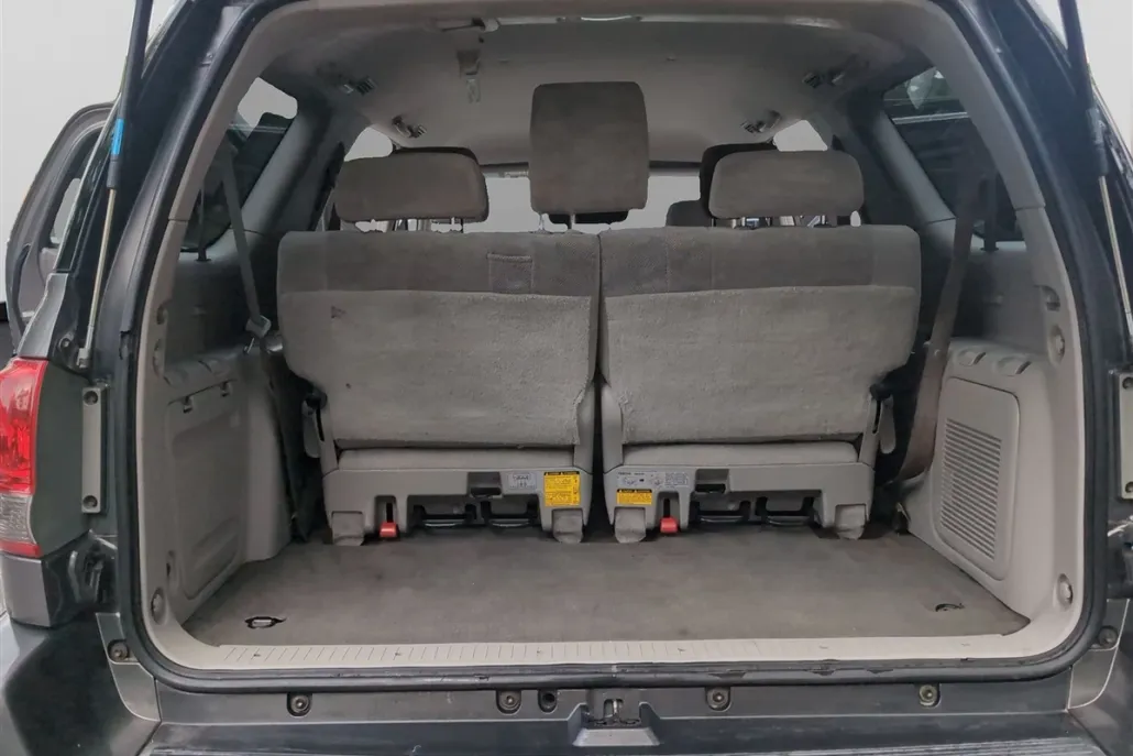 2006 Toyota Sequoia SR5 photo 1